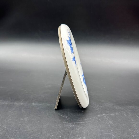 Vintage Picture Frame Oval Blue and White Floral Ceramic Taiwan Stand Up Flowers - Picture 3 of 10